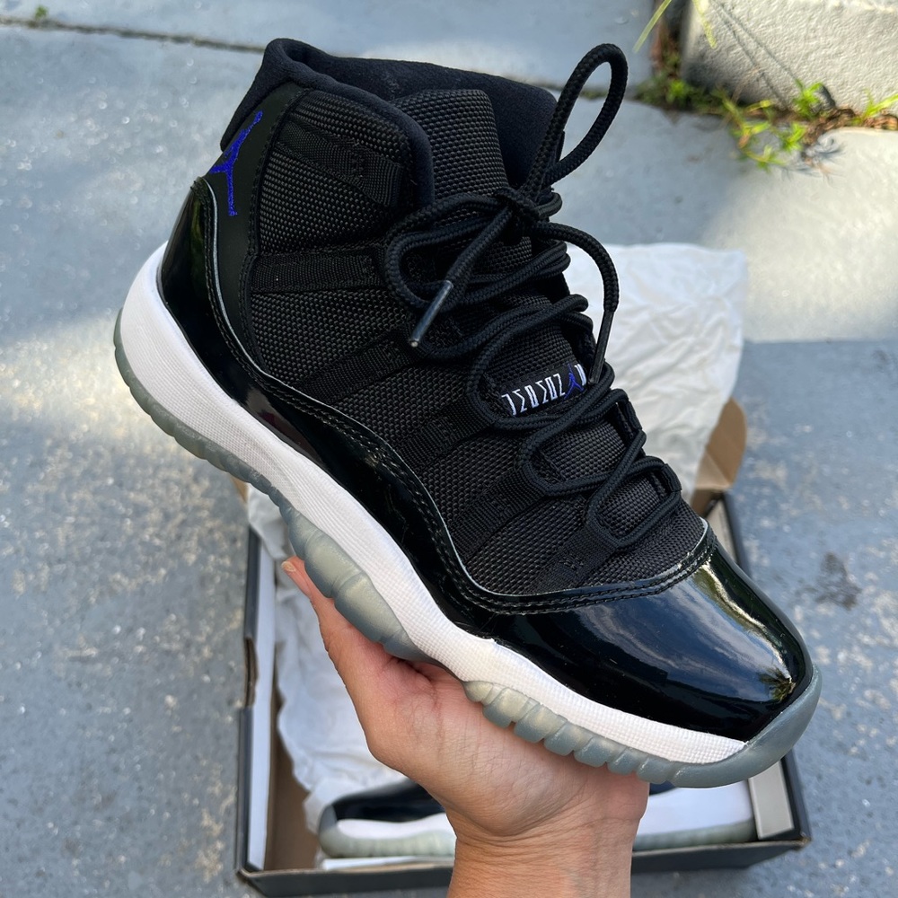 9/10 SPACE JAMS RETRO 11